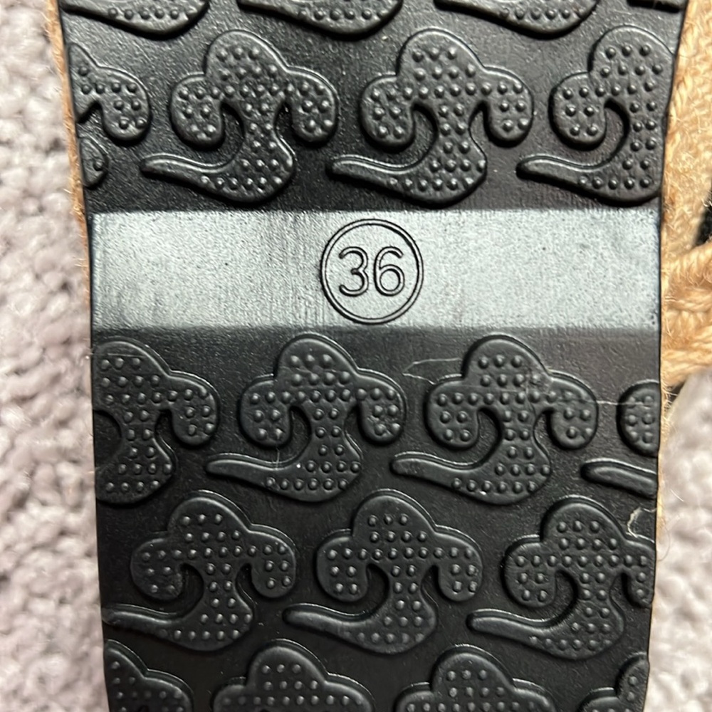 NWOT Embroidered Basket Weave Slip On Mule - Size 6 - Picture 5 of 5